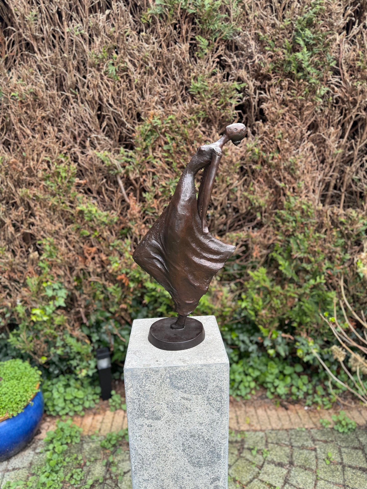 Graceful Woman in Motion – Bronze Sculpture. 27x14x57cm - 4.5Kg