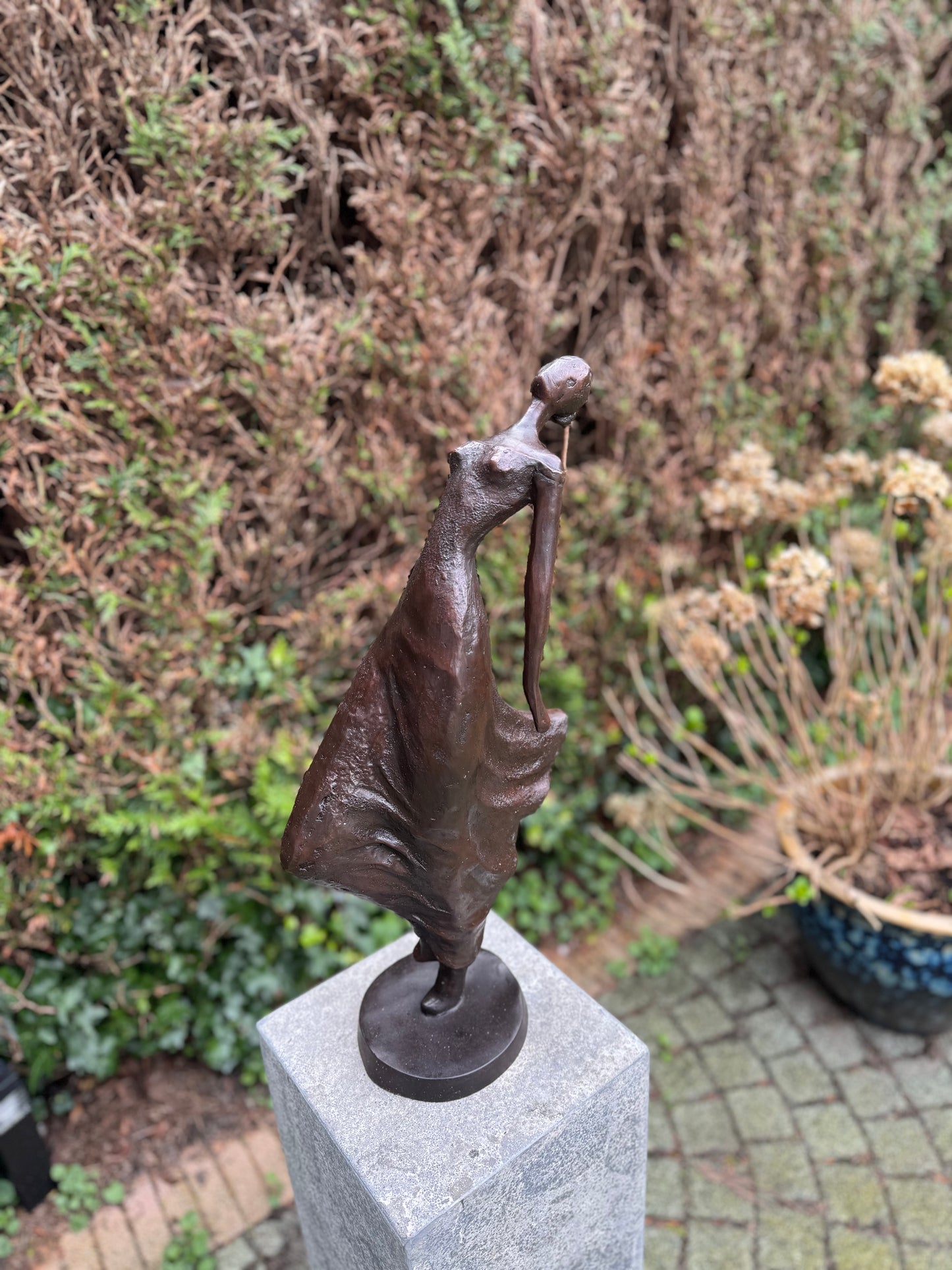 Graceful Woman in Motion – Bronze Sculpture. 27x14x57cm - 4.5Kg