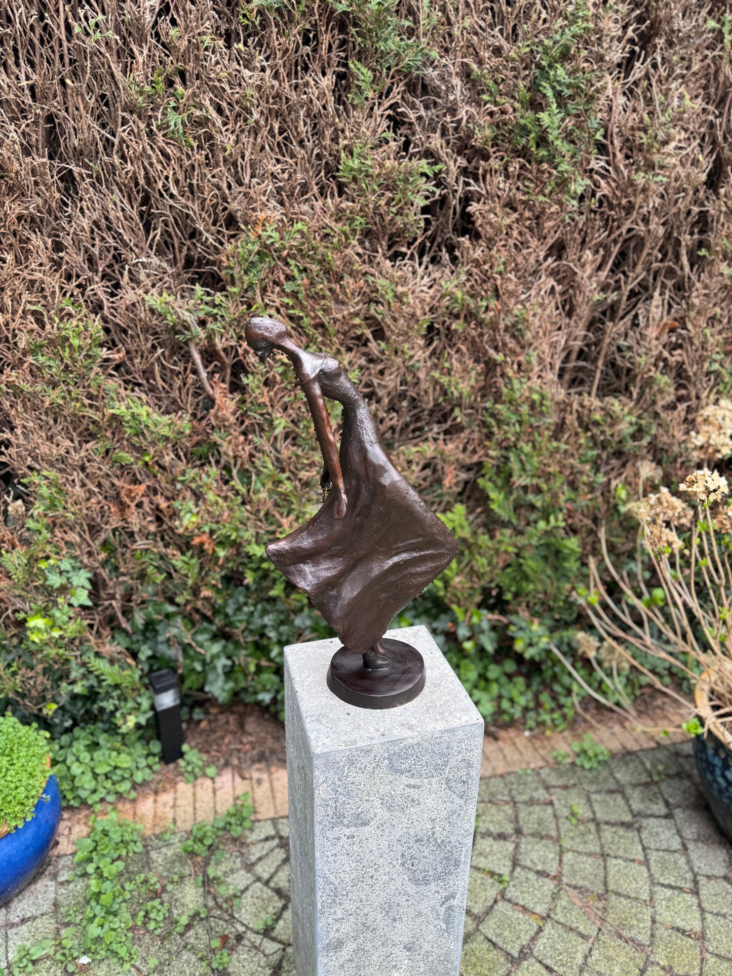 Graceful Woman in Motion – Bronze Sculpture. 27x14x57cm - 4.5Kg
