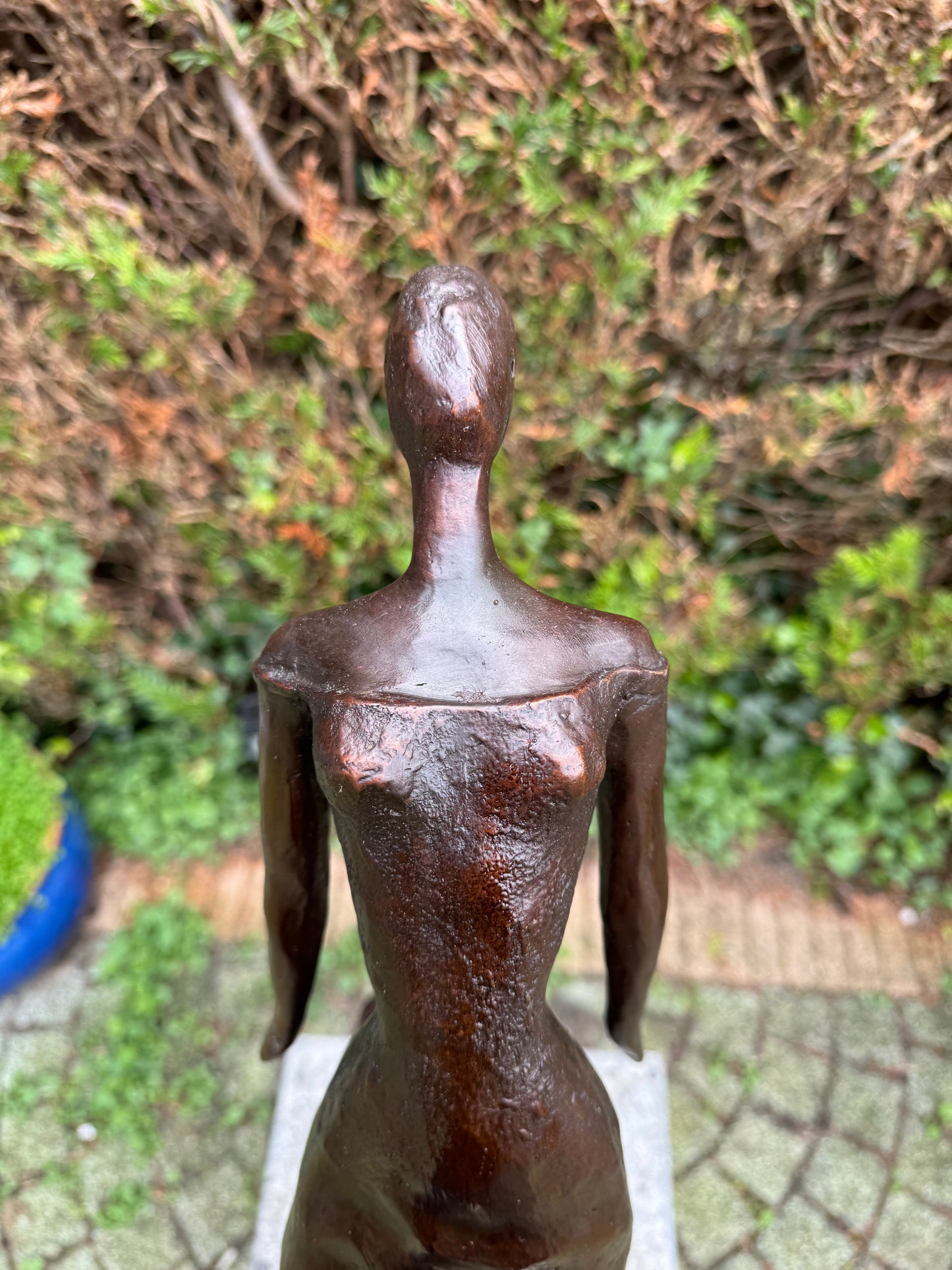 Graceful Woman in Motion – Bronze Sculpture. 27x14x57cm - 4.5Kg