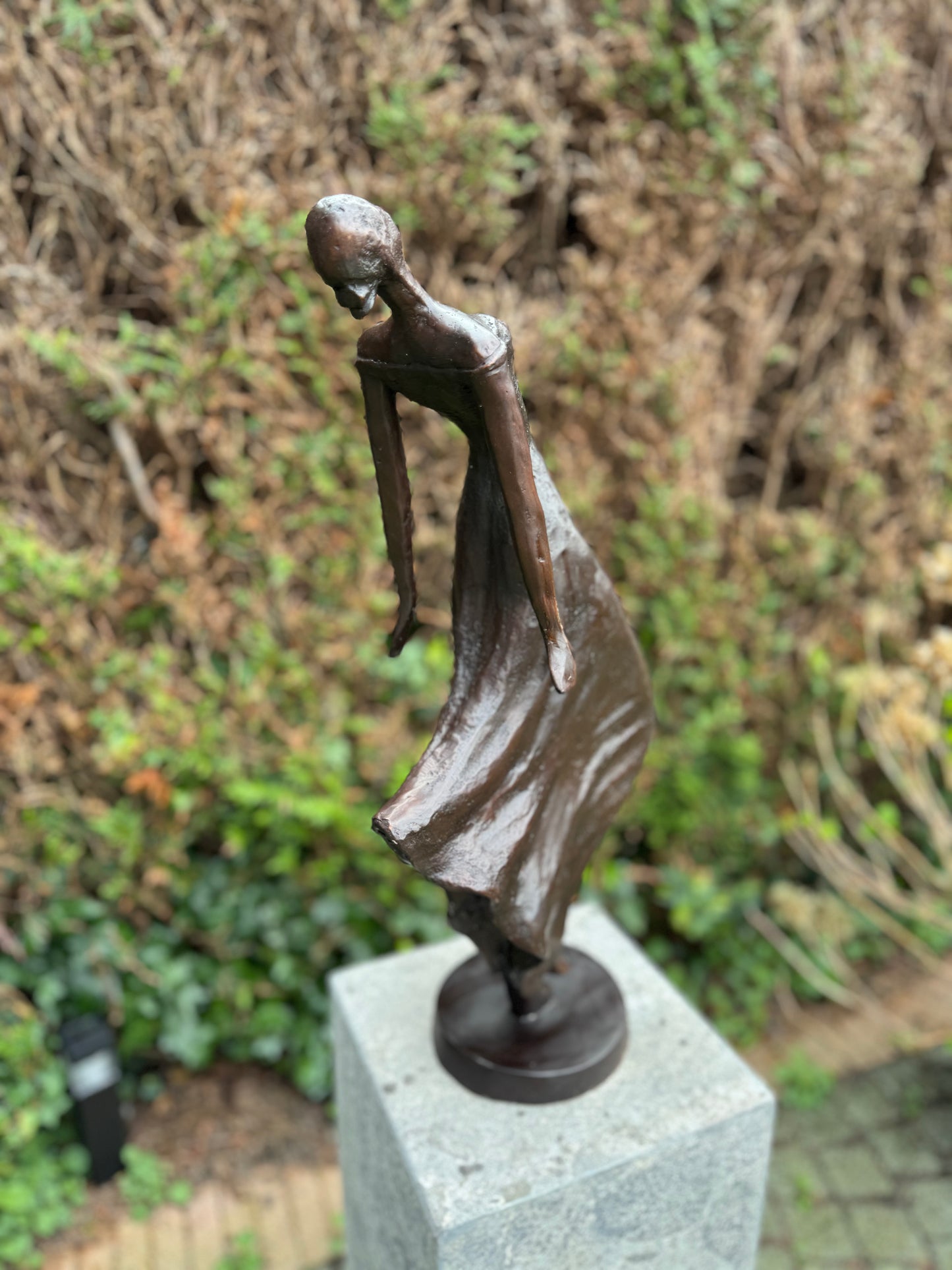 Graceful Woman in Motion – Bronze Sculpture. 27x14x57cm - 4.5Kg