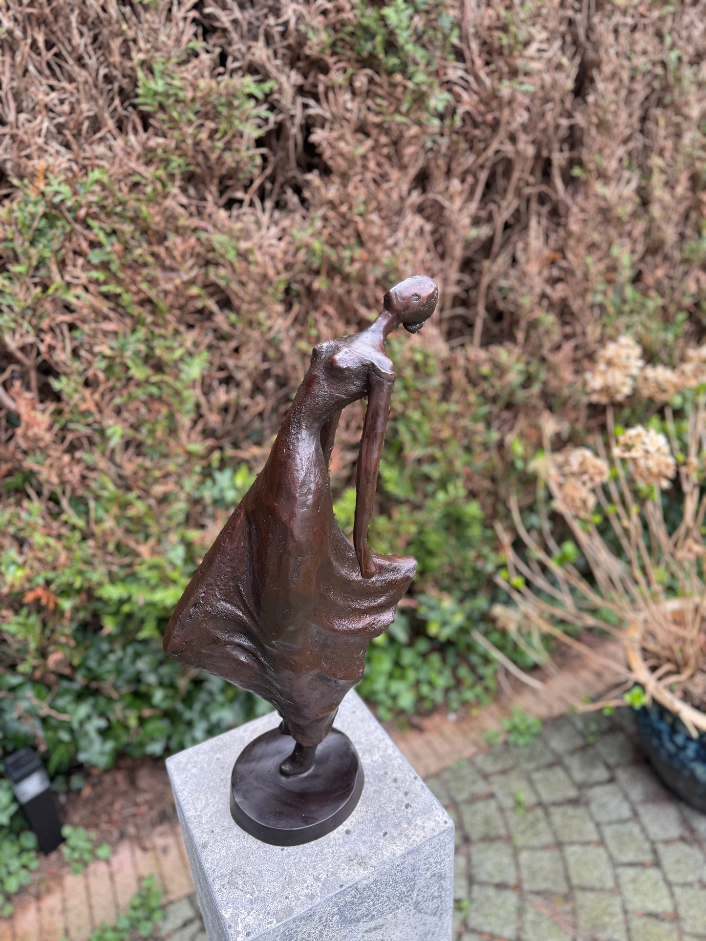 Graceful Woman in Motion – Bronze Sculpture. 27x14x57cm - 4.5Kg