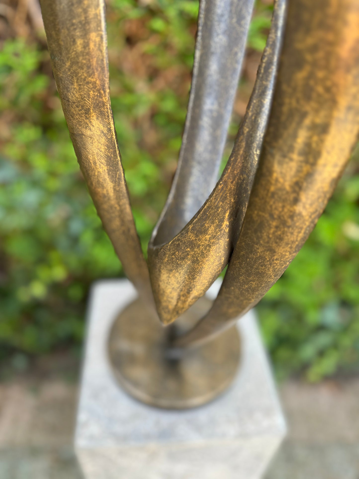 Wings of Continuity – Bronze Sculpture. 20x23x86cm - 7.7Kg