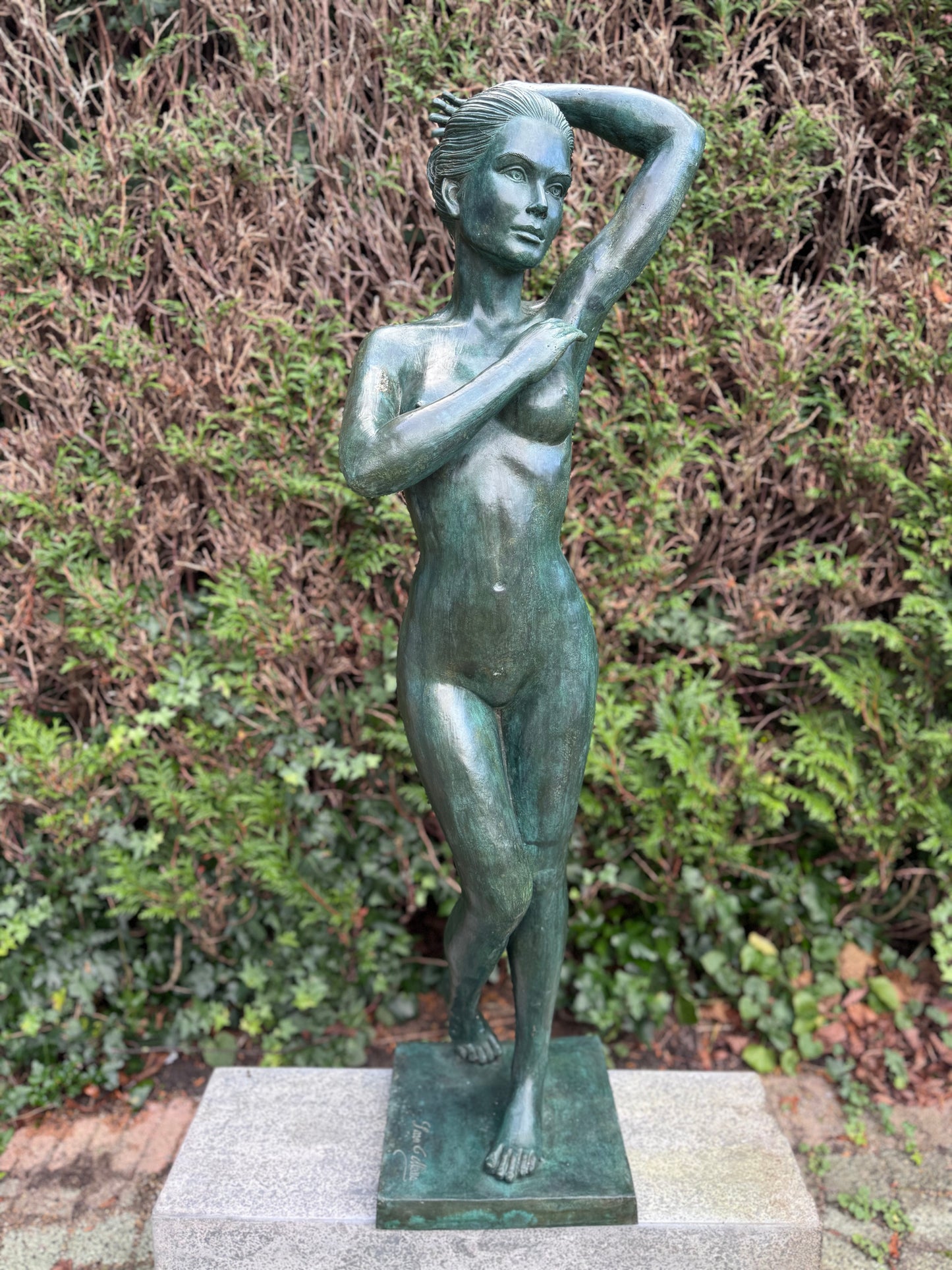 Elegant Muse – Bronze Sculpture. 35x29x120cm - 26Kg