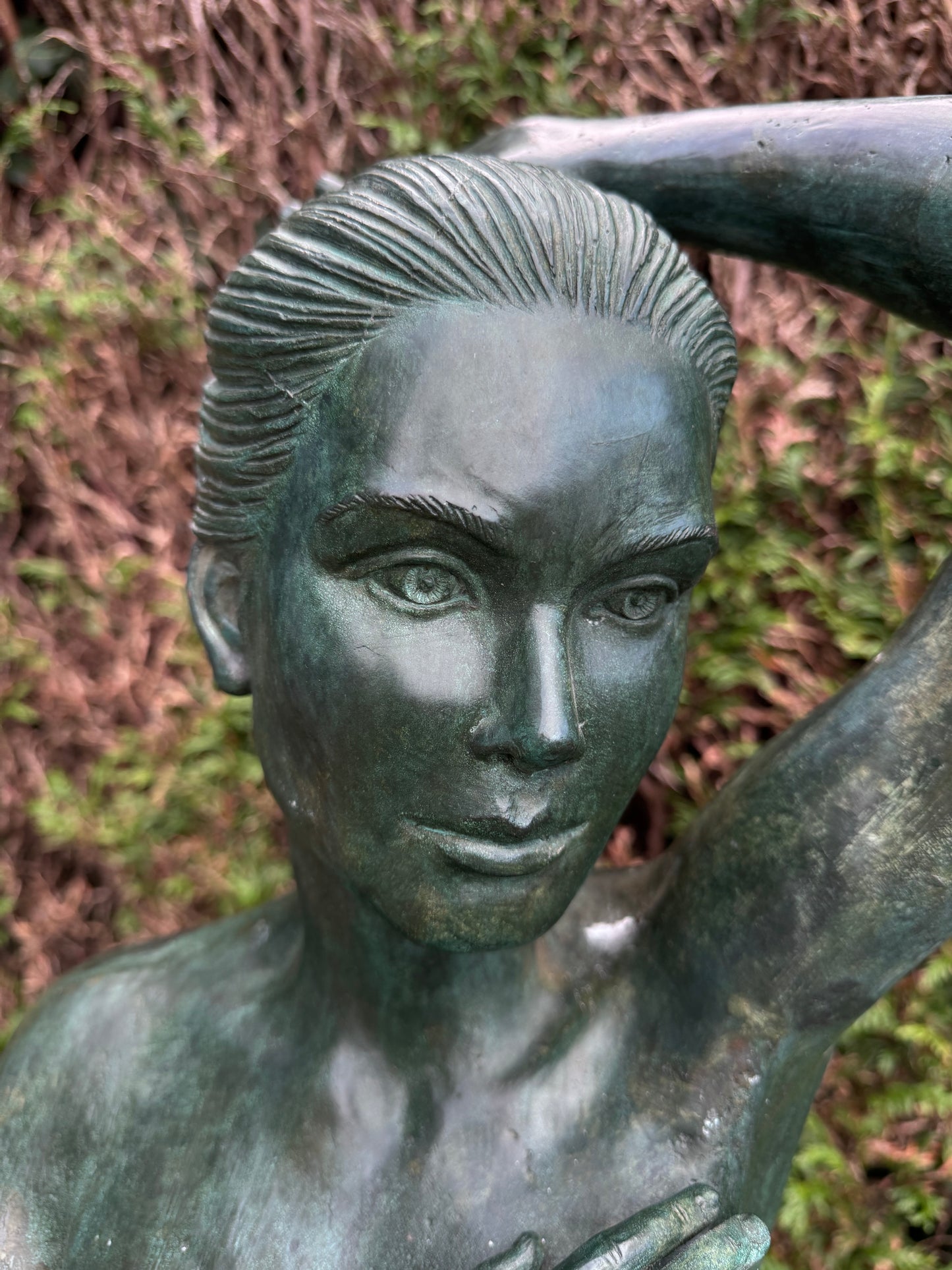 Elegant Muse – Bronze Sculpture. 35x29x120cm - 26Kg