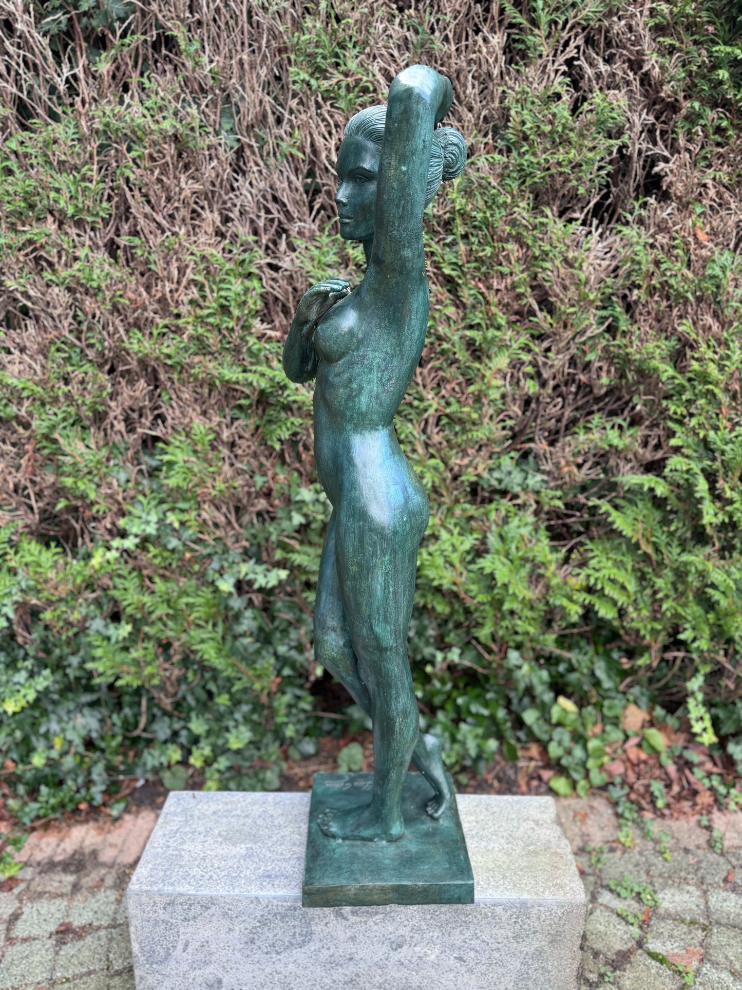 Elegant Muse – Bronze Sculpture. 35x29x120cm - 26Kg