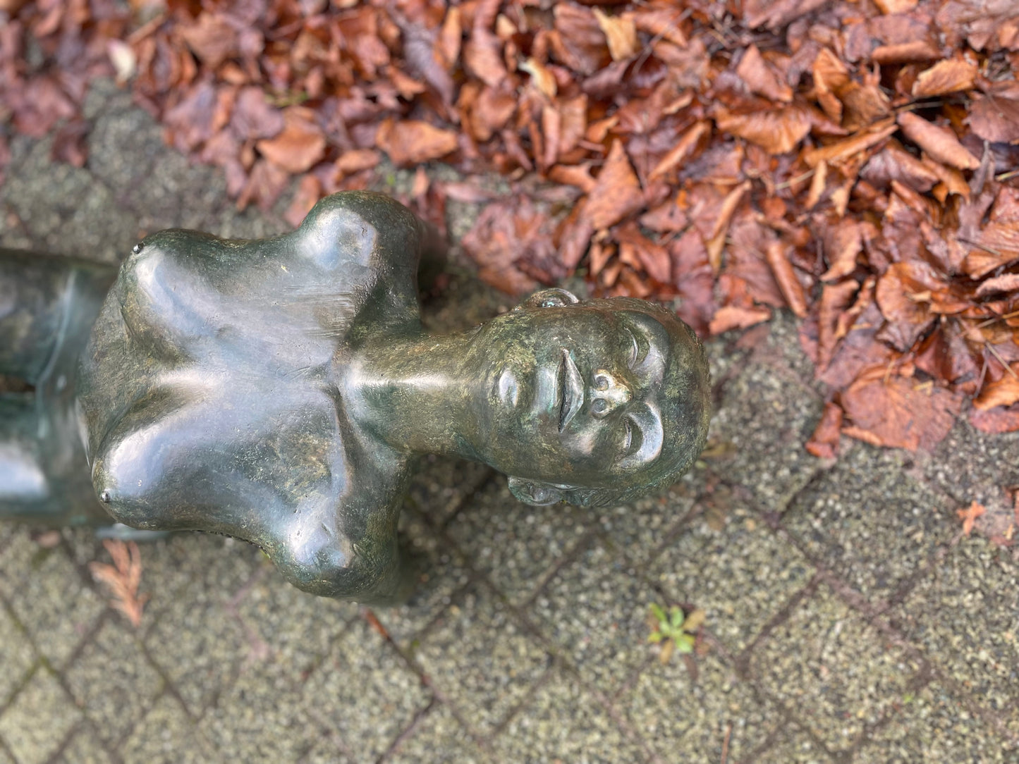 Reclining Beauty – Bronze Sculpture. 129x35x29cm - 21Kg
