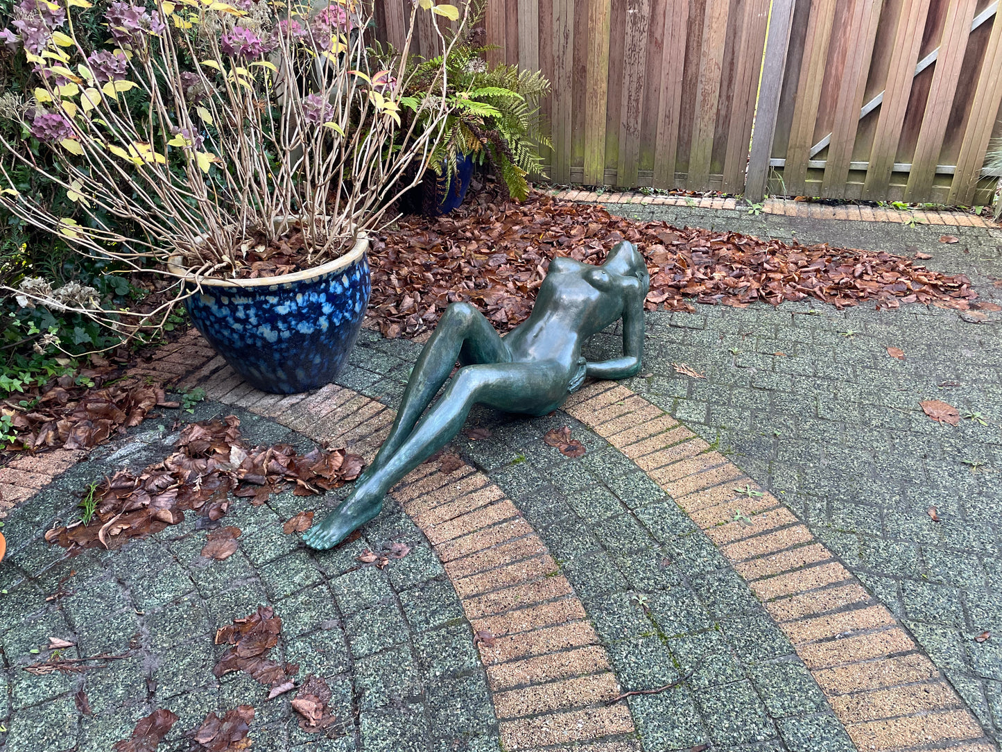 Reclining Beauty – Bronze Sculpture. 129x35x29cm - 21Kg