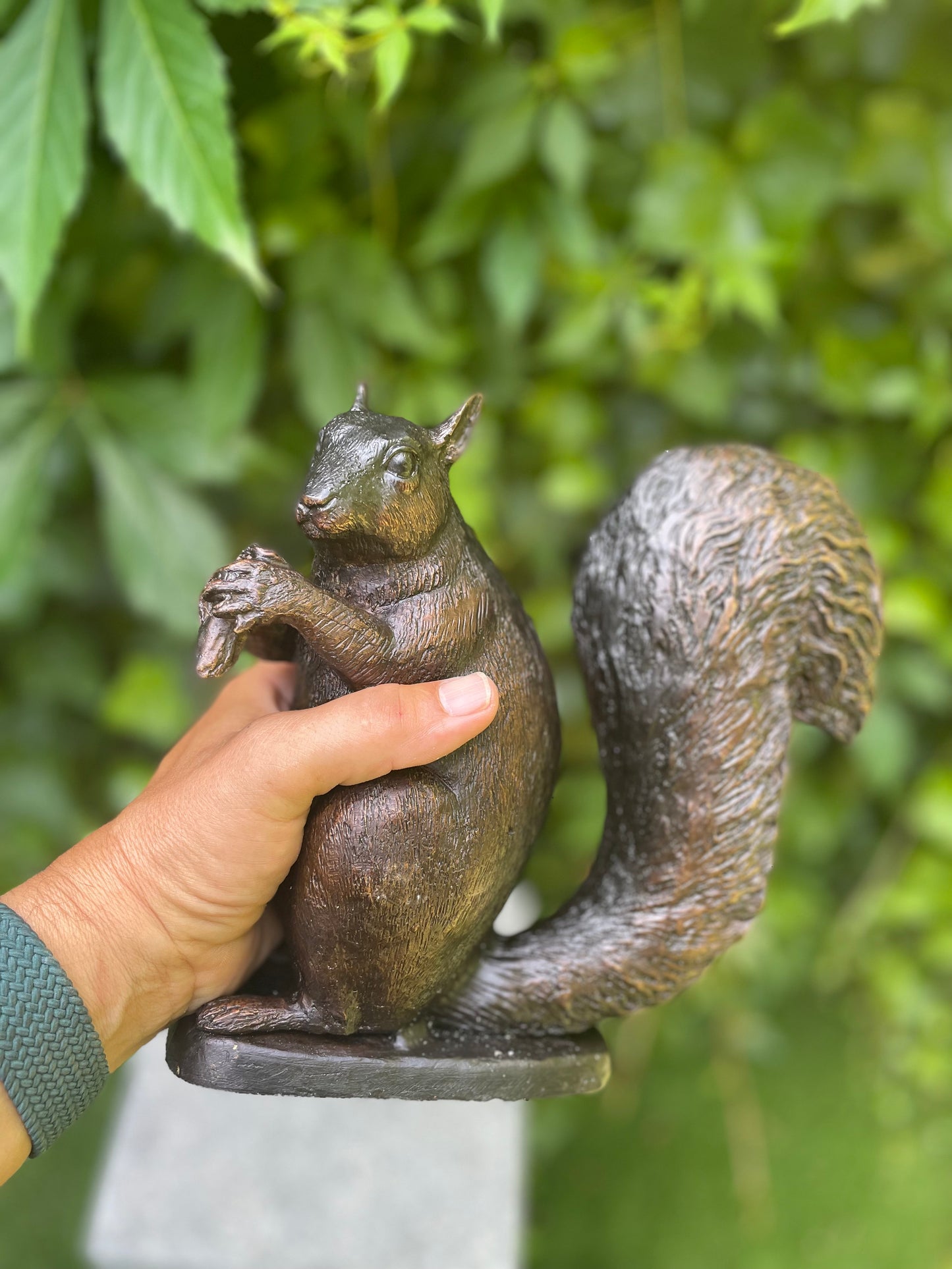 Sitting Squirrel – Bronze Sculpture. 22x17x21cm - 2.2Kg
