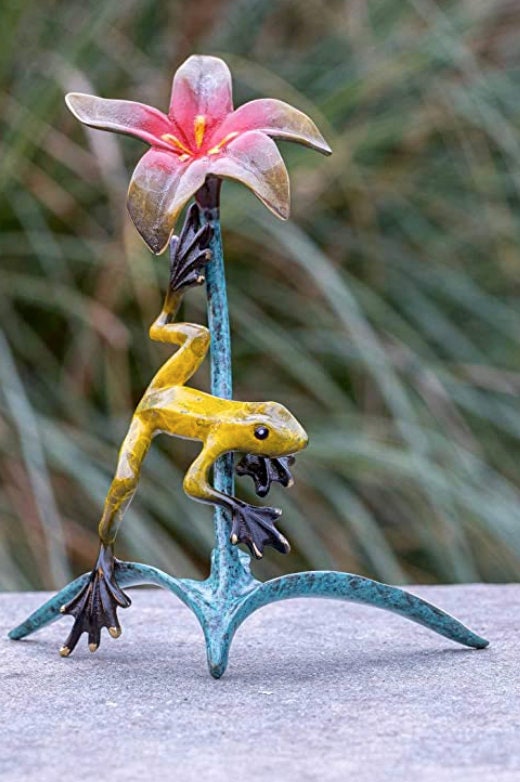 Tropical Frog and Flower – Bronze Sculpture. 13x9x20cm - 0.5Kg