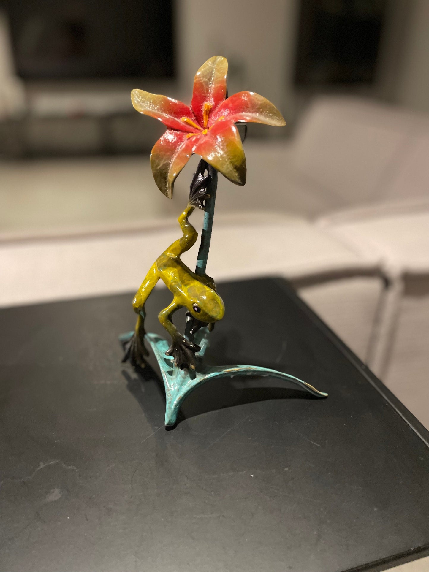 Tropical Frog and Flower – Bronze Sculpture. 13x9x20cm - 0.5Kg