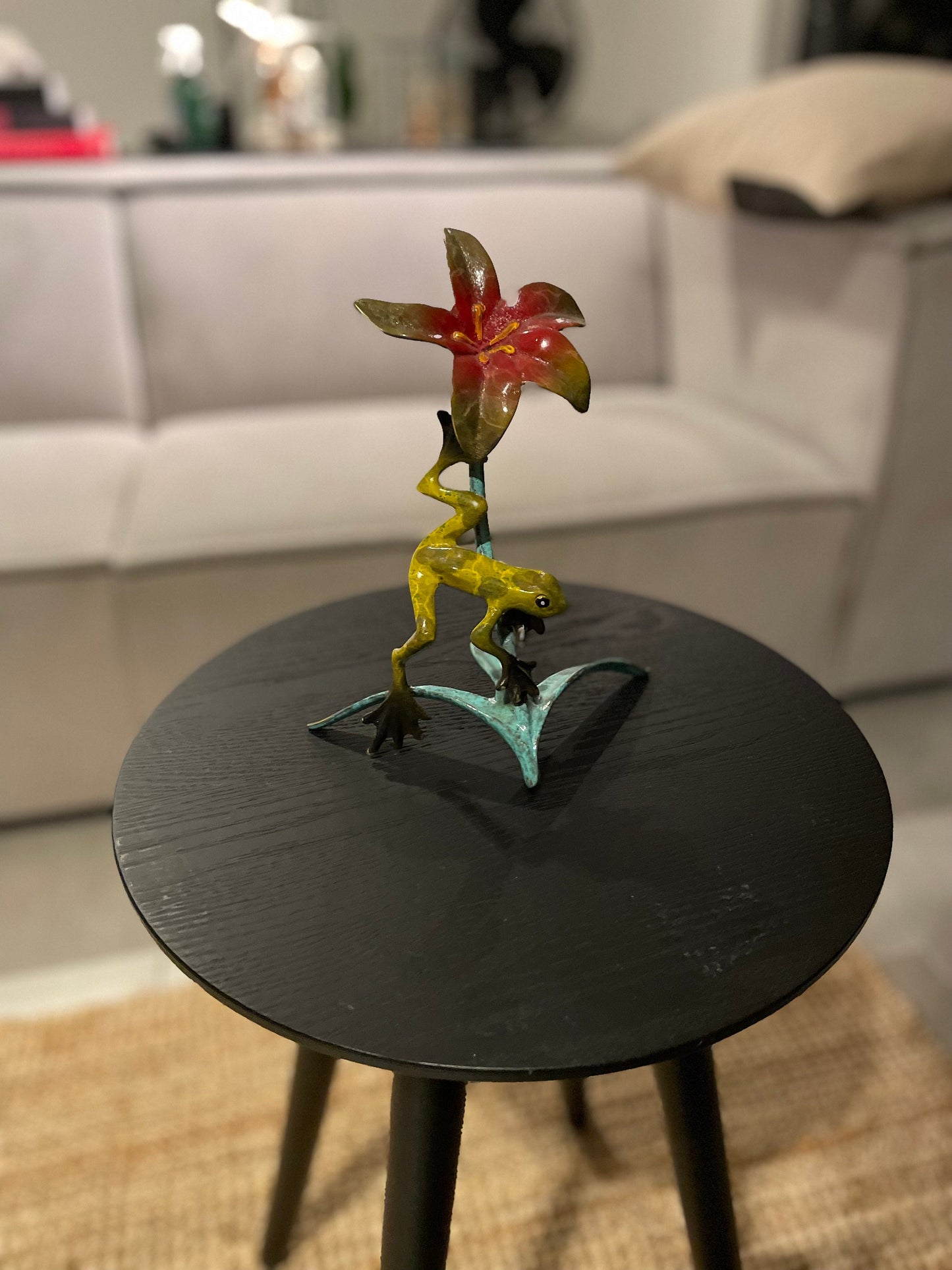 Tropical Frog and Flower – Bronze Sculpture. 13x9x20cm - 0.5Kg