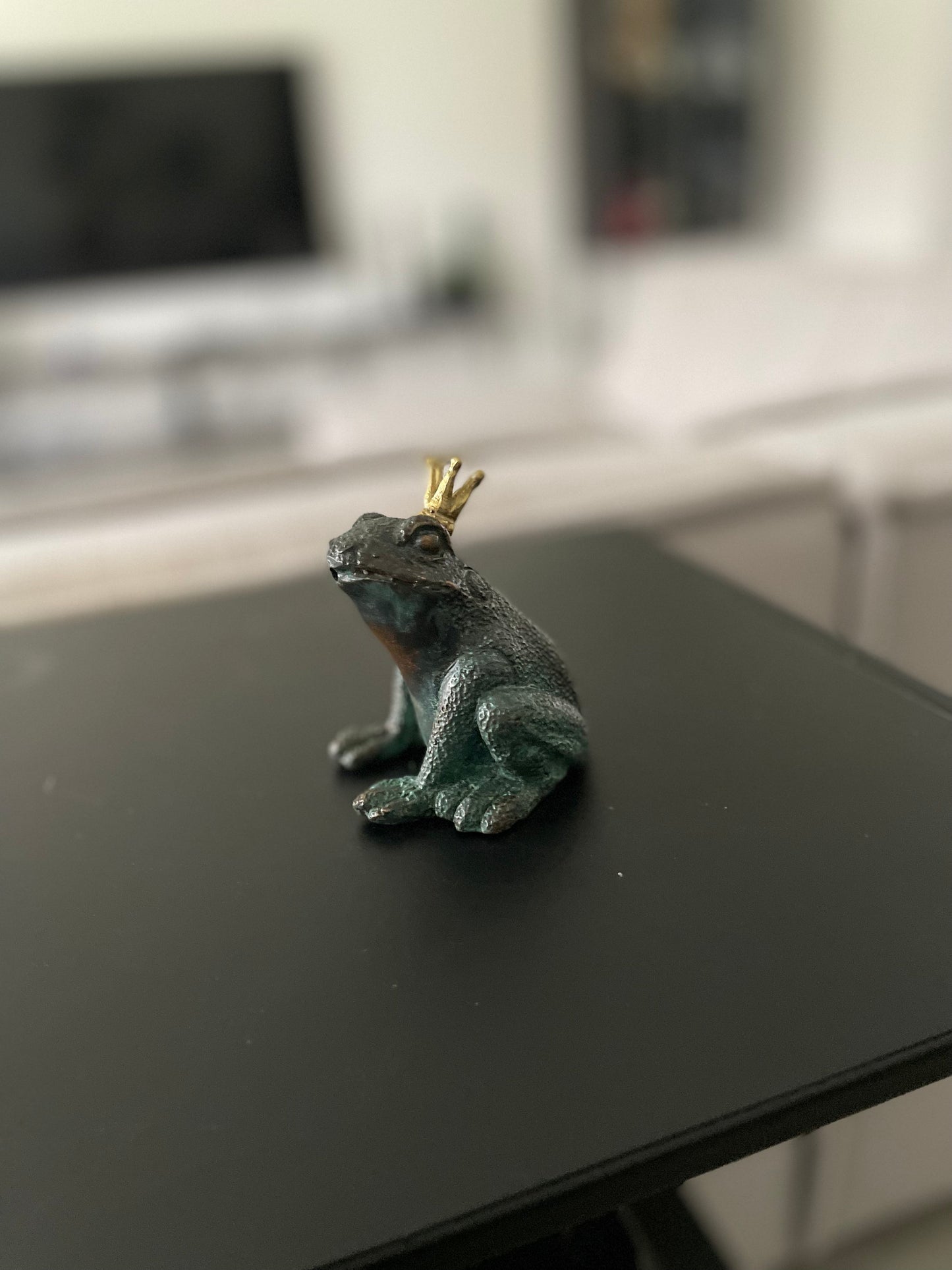 Mini Frog King – Bronze Sculpture. 8x7x7cm - 0.3Kg