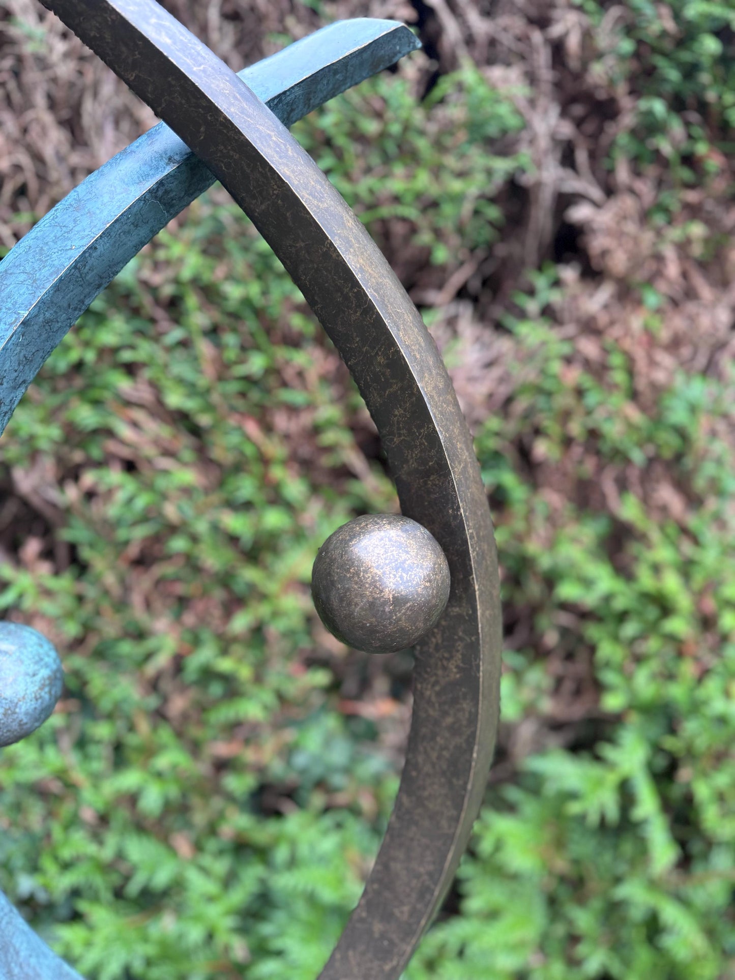 Orbital Harmony – Bronze Sculpture. 36x20x75cm - 11Kg
