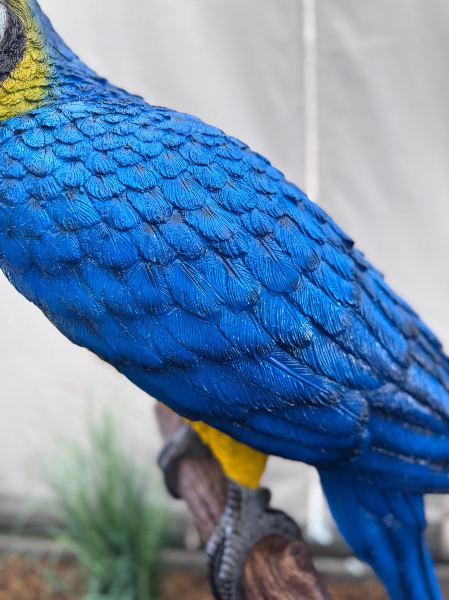 Blue Macaw on Branch – Bronze Sculpture. 70x70x168cm - 15Kg