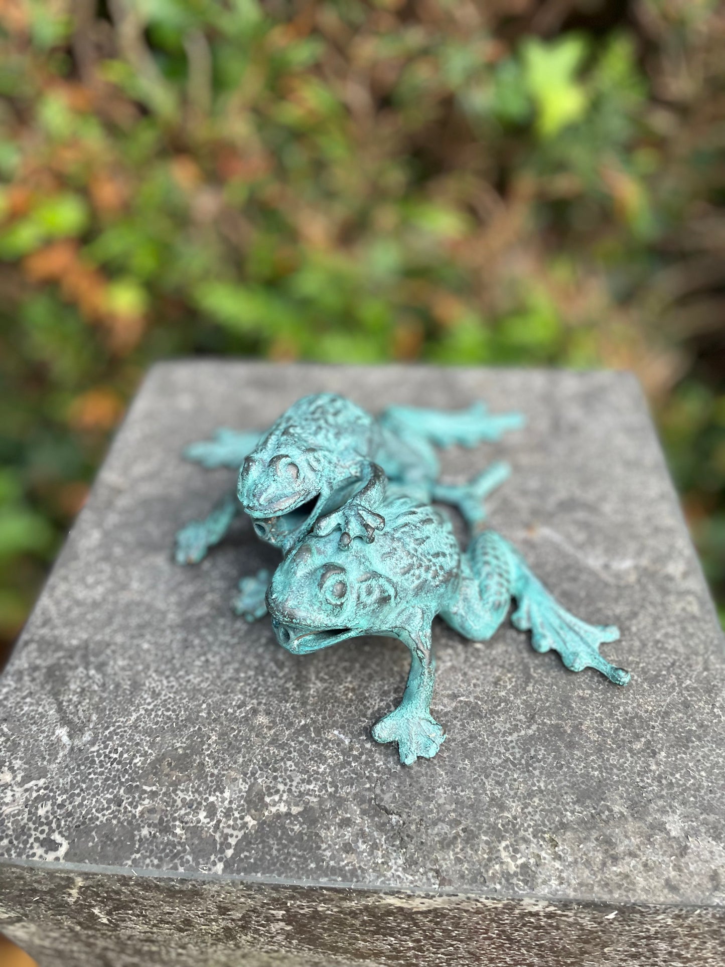 Fountain of 2 Bronze Frogs - Garden Statue - Pond - Garden Decoration -