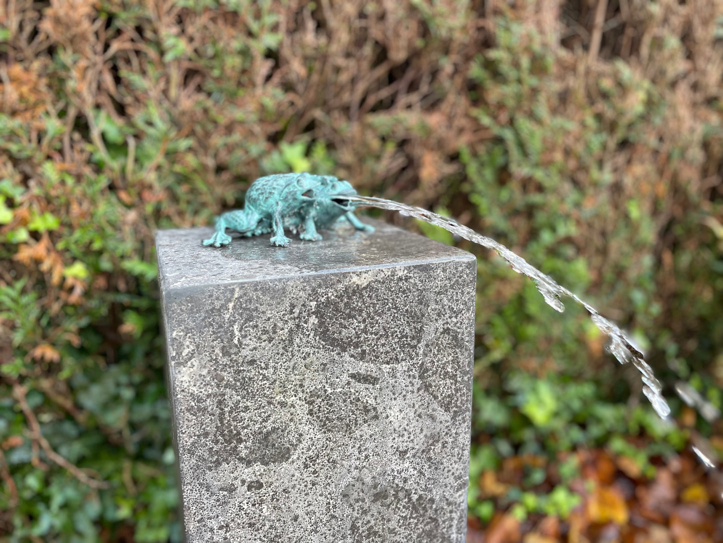 Fonte de 2 sapos de bronze - Estátua de jardim - Lagoa - Decoração de jardim -