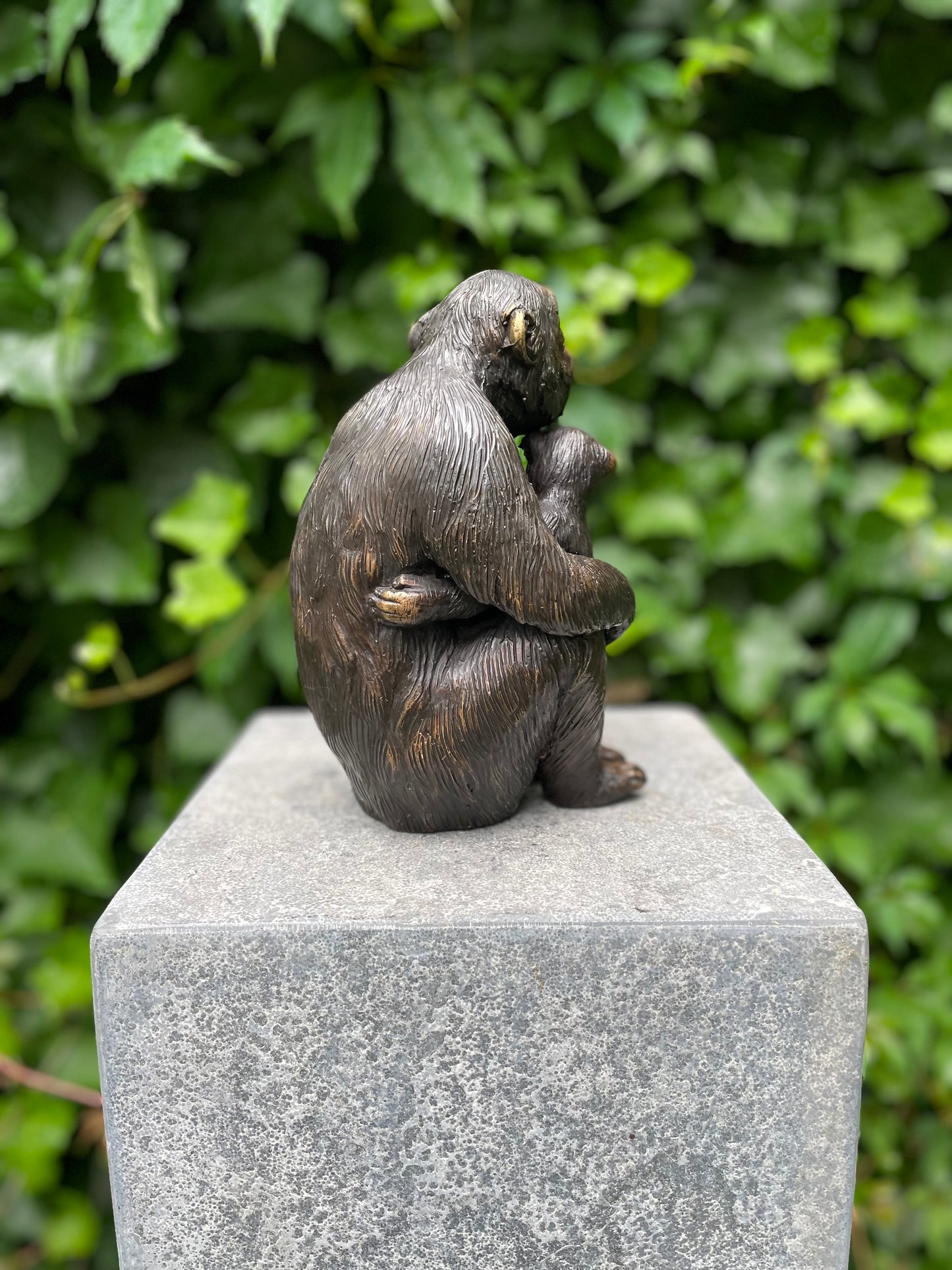 Bronzen aap met baby - chimpansee - 17x8x9cm