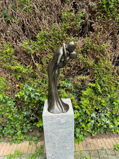 Couple in love dancing in bronze - Garden statue - Interior