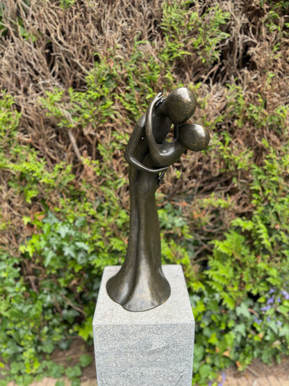 Couple in love dancing in bronze - Garden statue - Interior