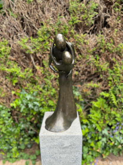 Couple in love dancing in bronze - Garden statue - Interior