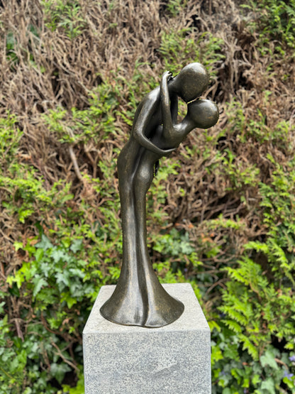 Couple in love dancing in bronze - Garden statue - Interior