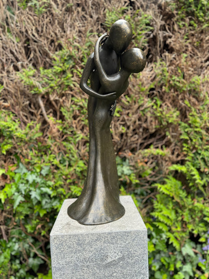 Couple in love dancing in bronze - Garden statue - Interior