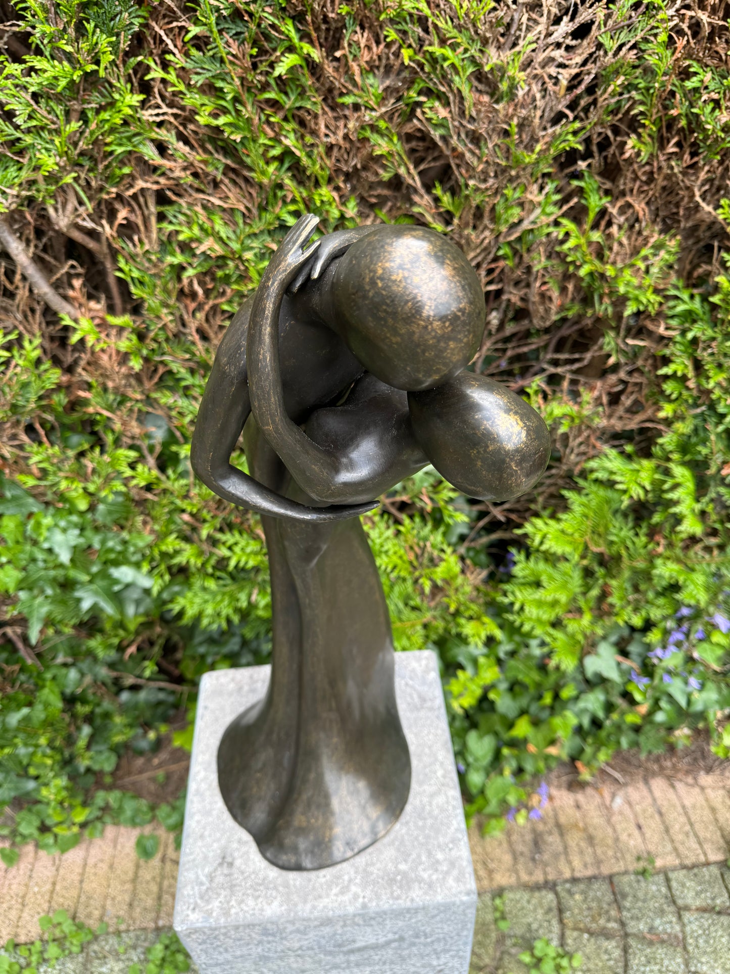 Couple in love dancing in bronze - Garden statue - Interior