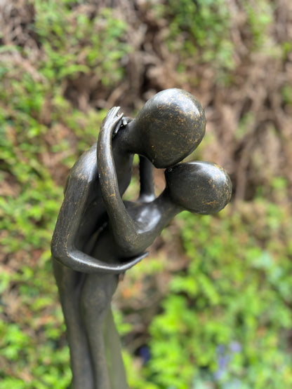 Couple in love dancing in bronze - Garden statue - Interior