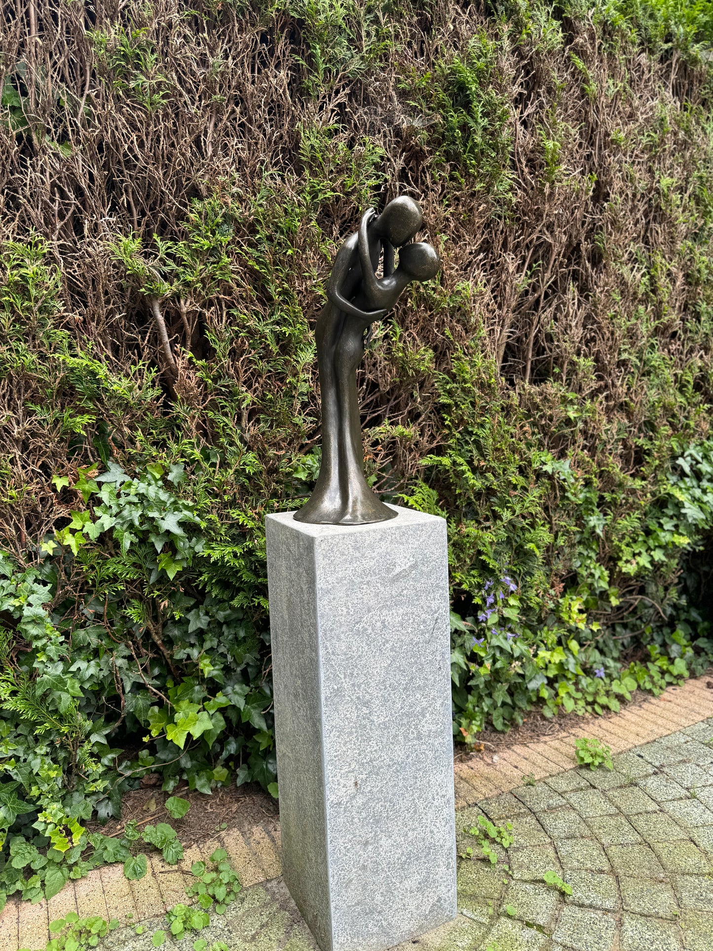 Couple in love dancing in bronze - Garden statue - Interior