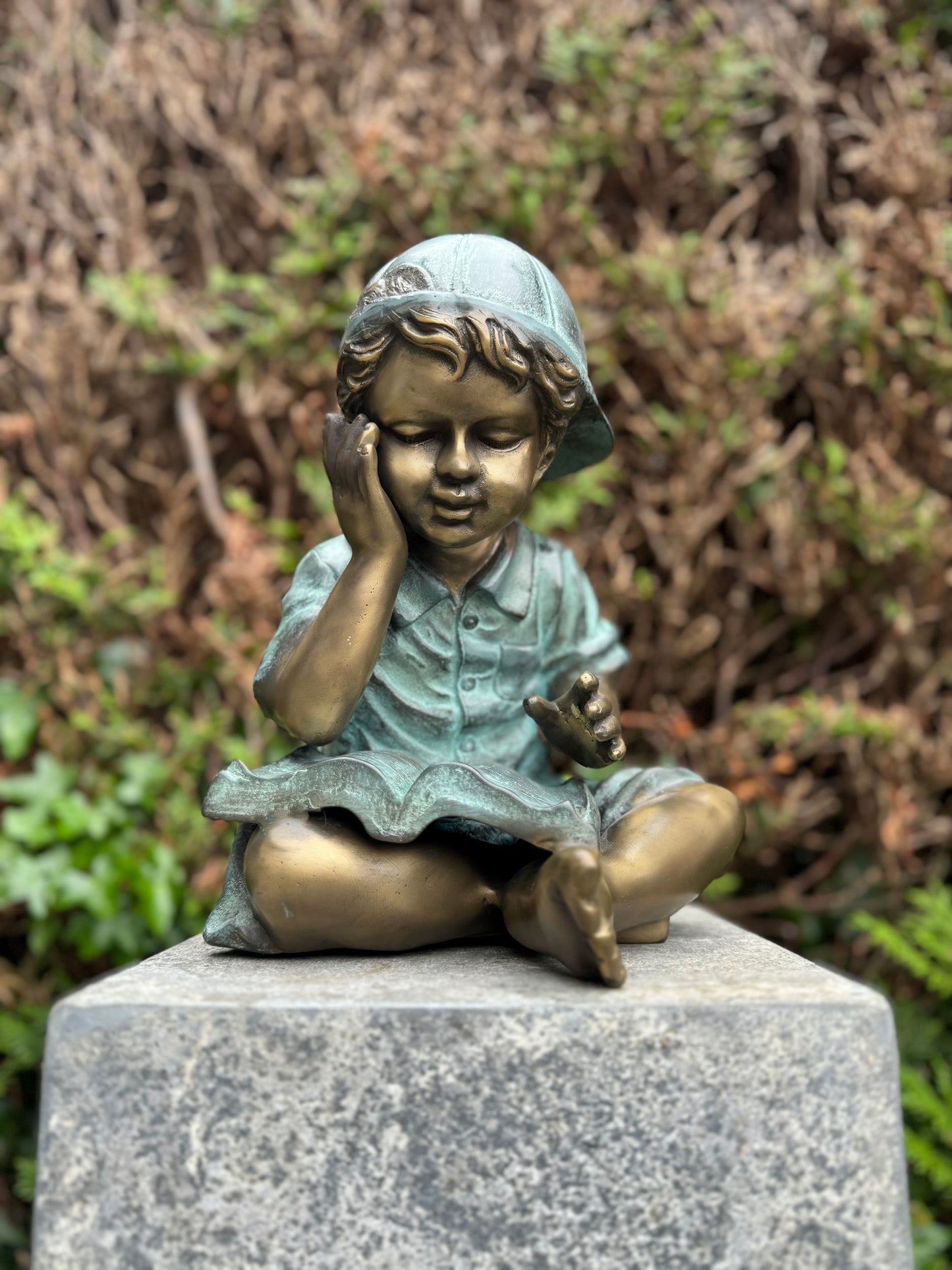 Boy reading - Garden ornament - Indoor