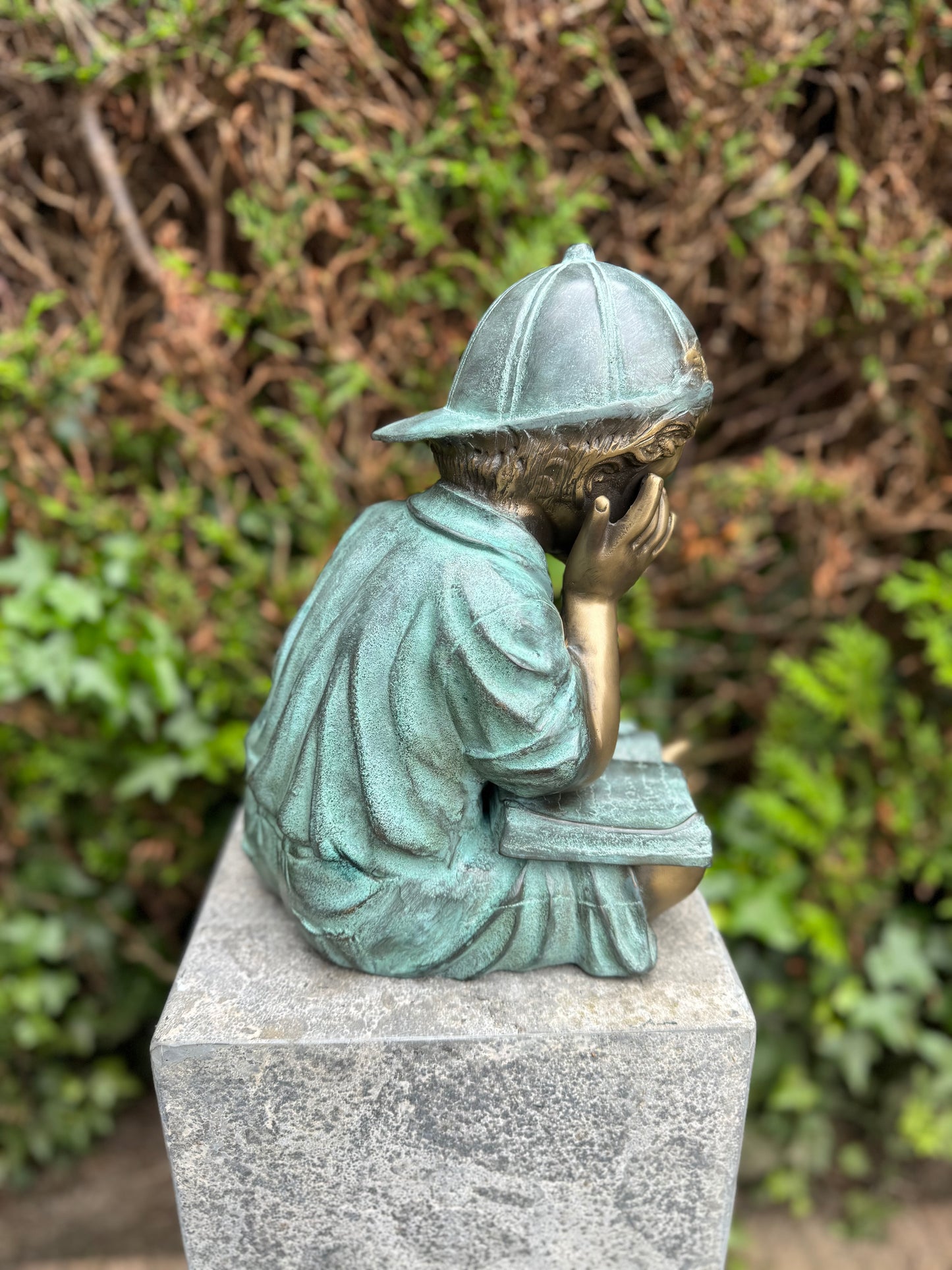 Boy reading - Garden ornament - Indoor