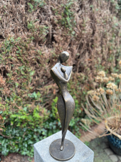 Mãe e filho em bronze - Escultura Moderna - Interior