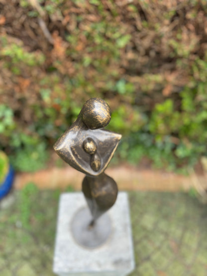 Mãe e filho em bronze - Escultura Moderna - Interior