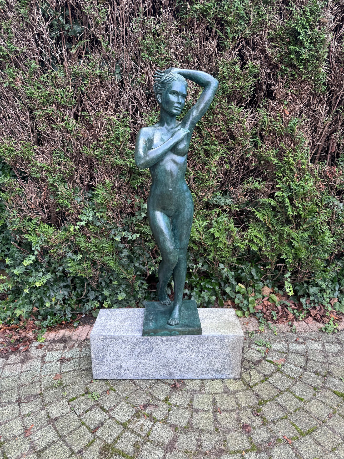 Naakt bronzen vrouw - 35x30x121cm