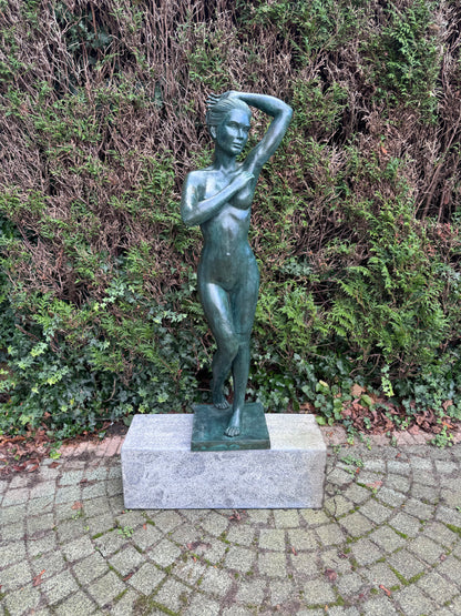 Naakt bronzen vrouw - 35x30x121cm