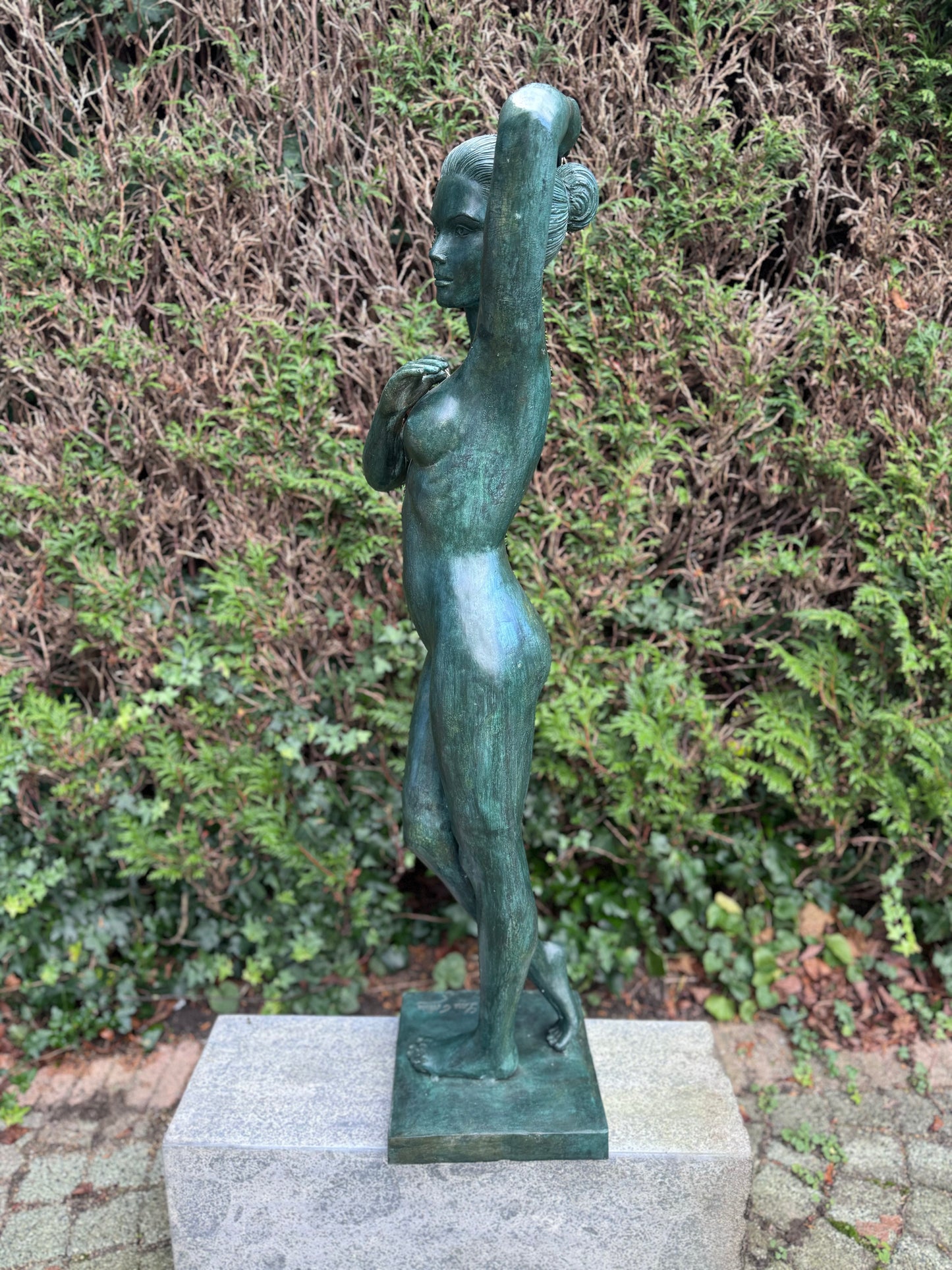 Naakt bronzen vrouw - 35x30x121cm