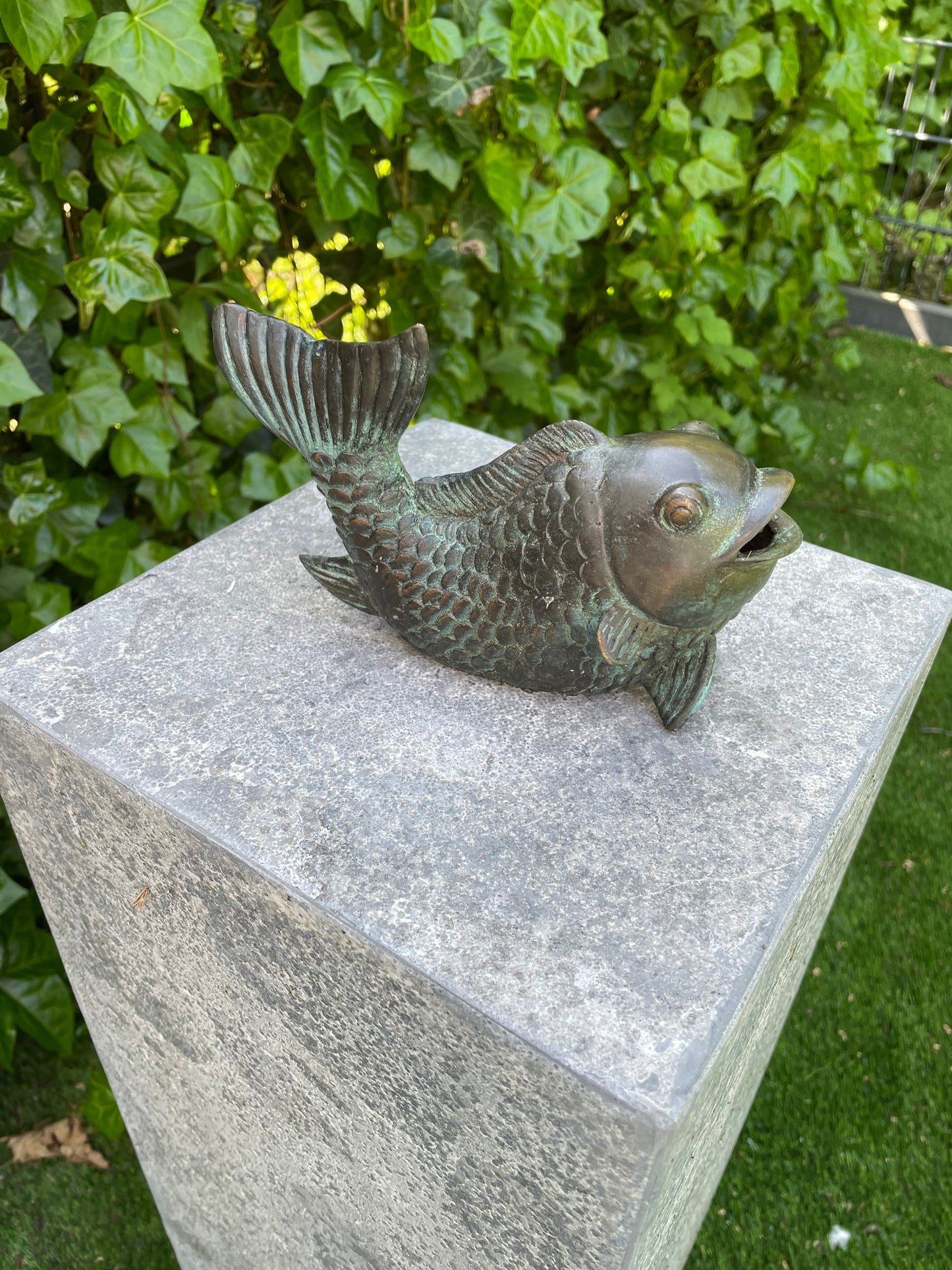 Fonte de um Peixe de Bronze - Estátua de jardim - Decoração de jardim - Lagoa