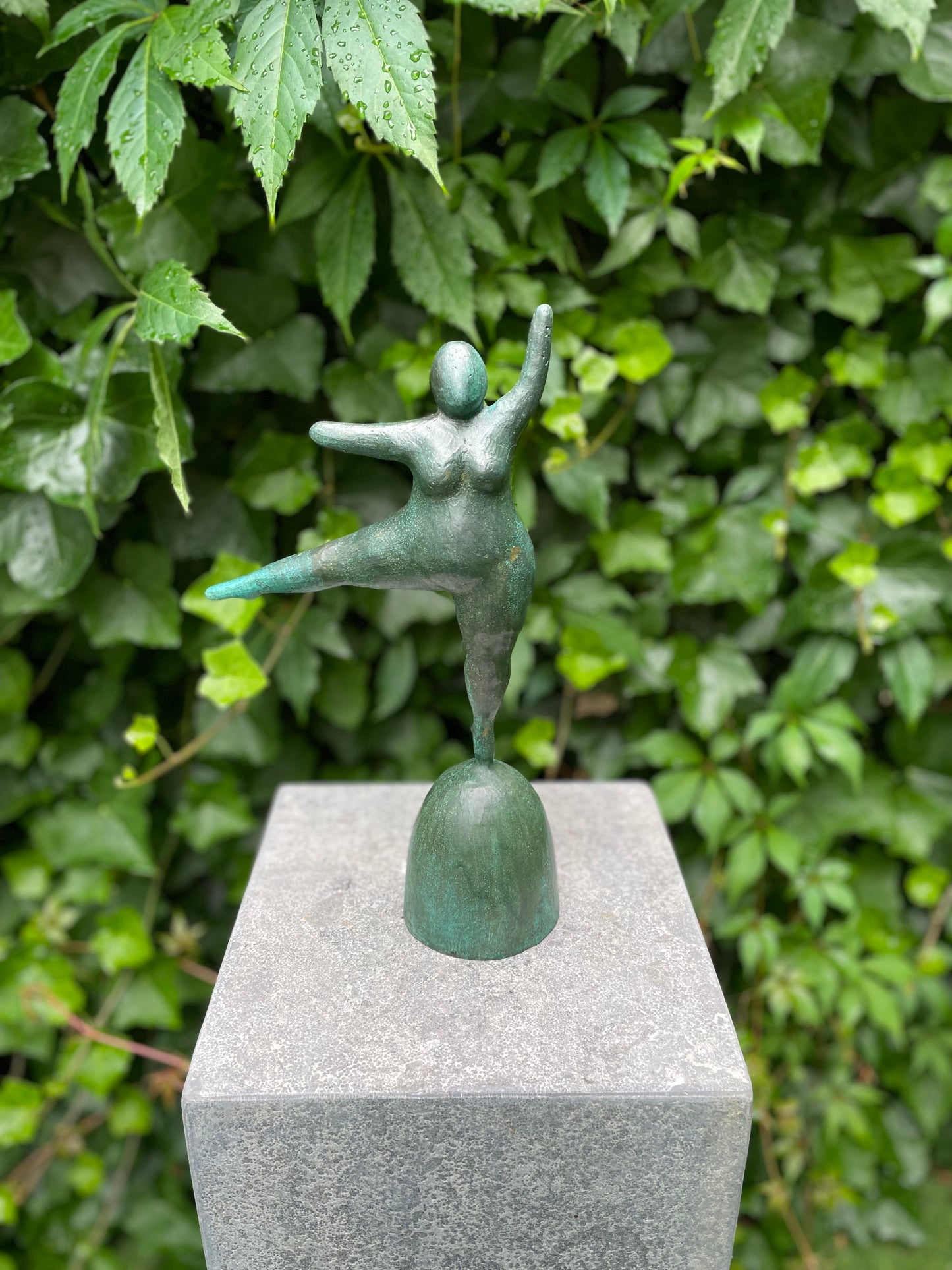 Bronze fat woman I - 17x9x32cm