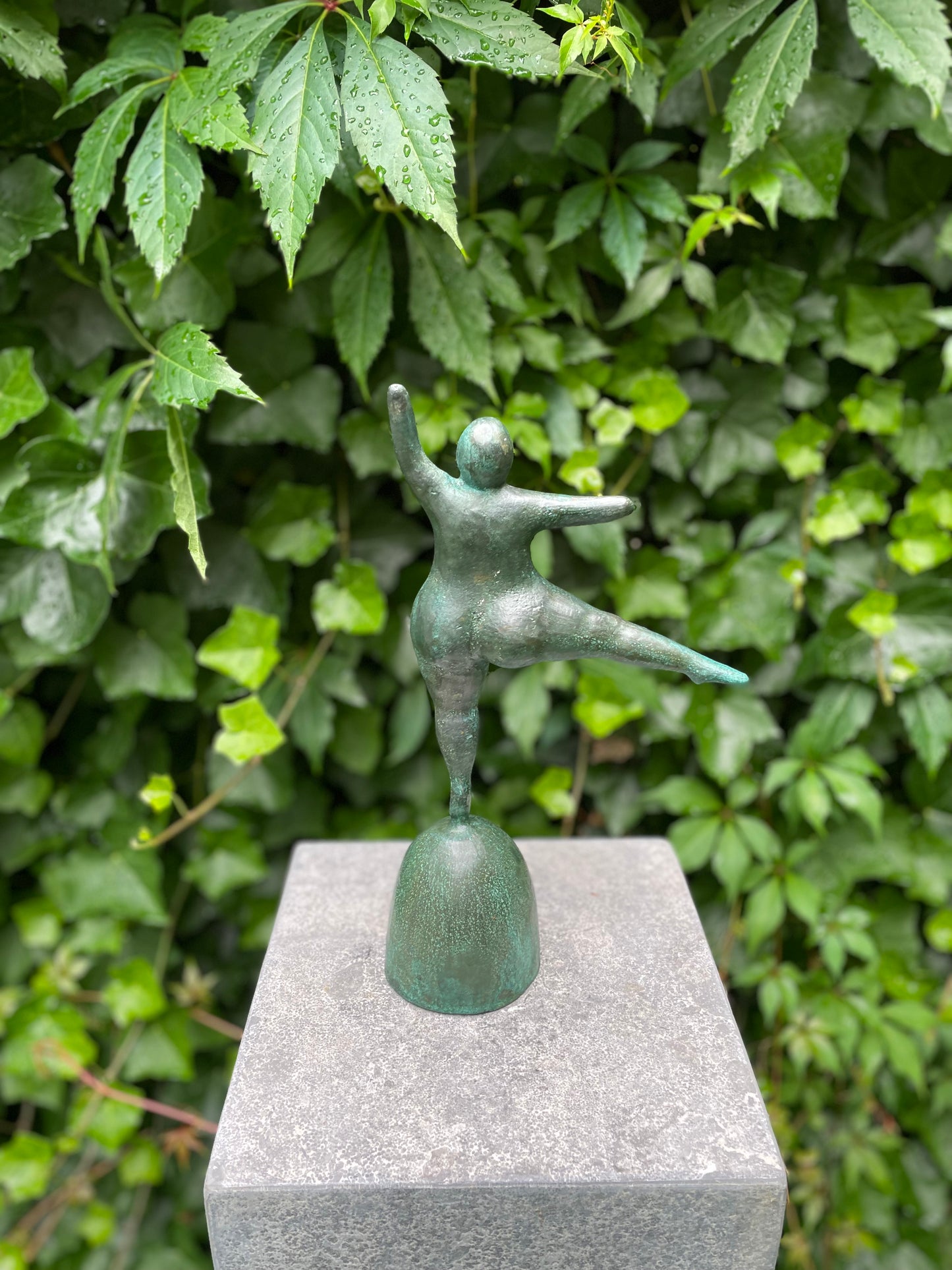 Bronze fat woman I - 17x9x32cm