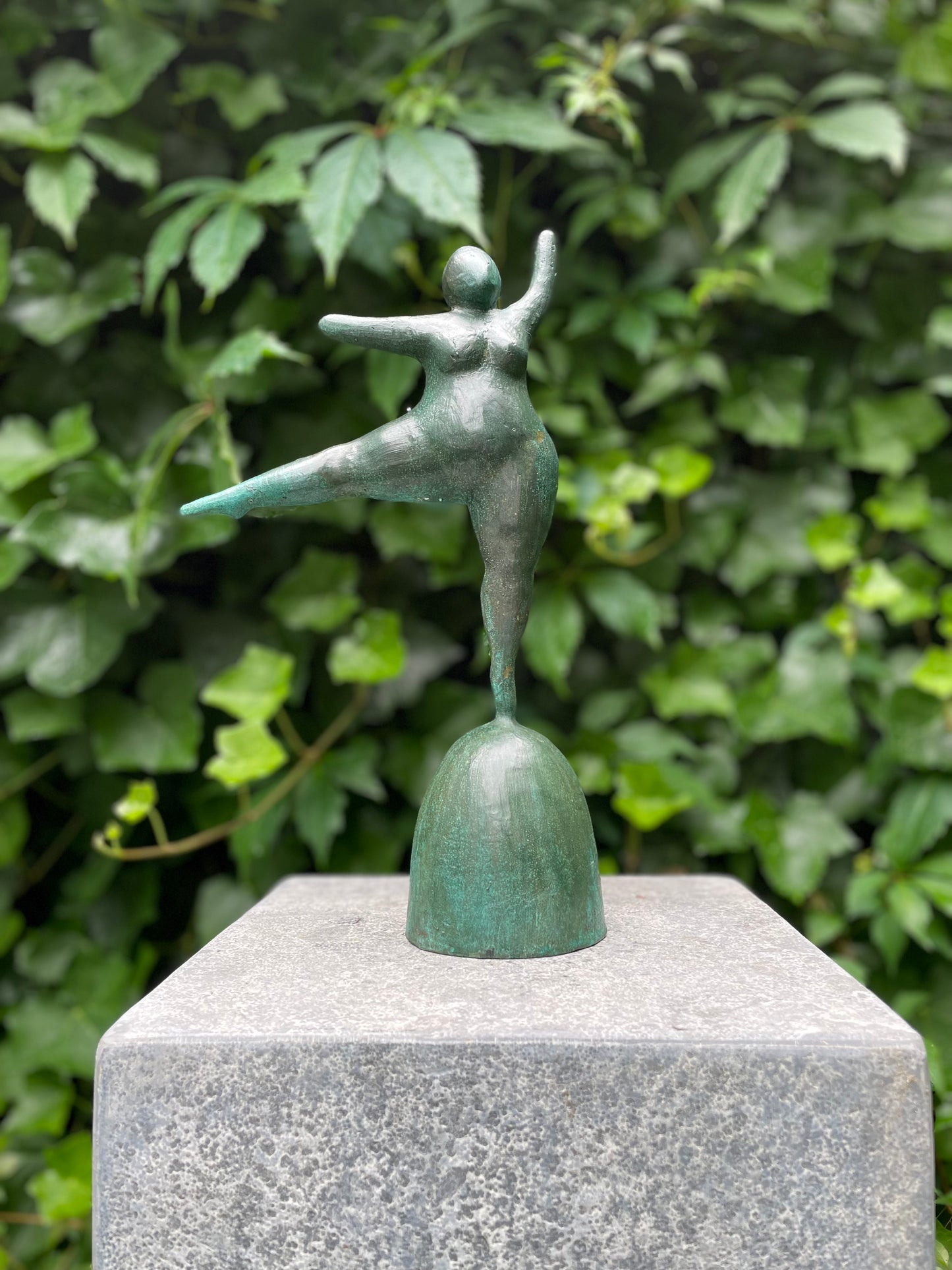 Bronze fat woman I - 17x9x32cm