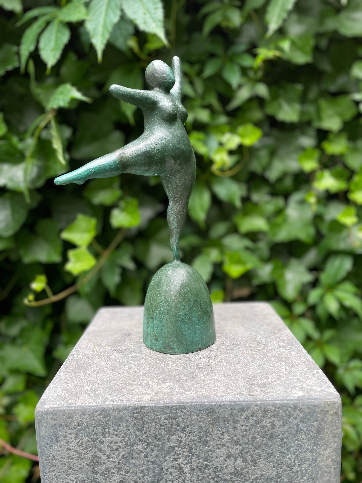 Bronze fat woman I - 17x9x32cm