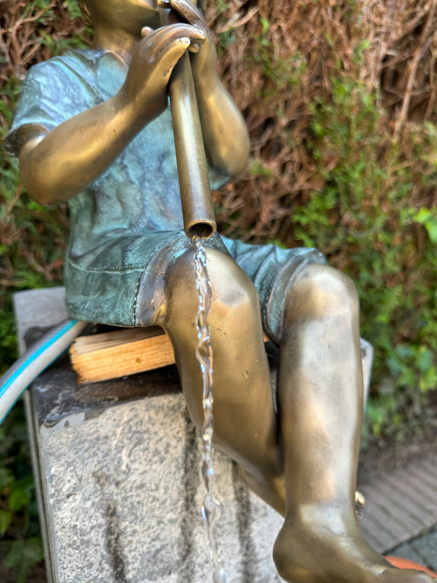 Bronze boy with flute - Fountain - Garden decoration