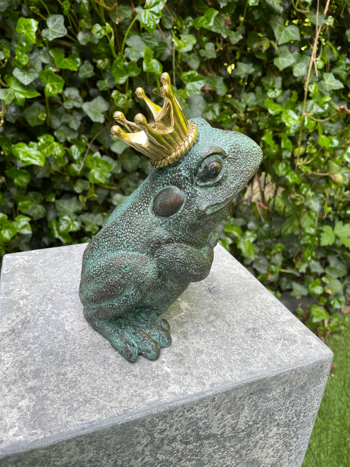 Bronze King Frog - Fountain - Garden Statue - Pond - Garden Decoration