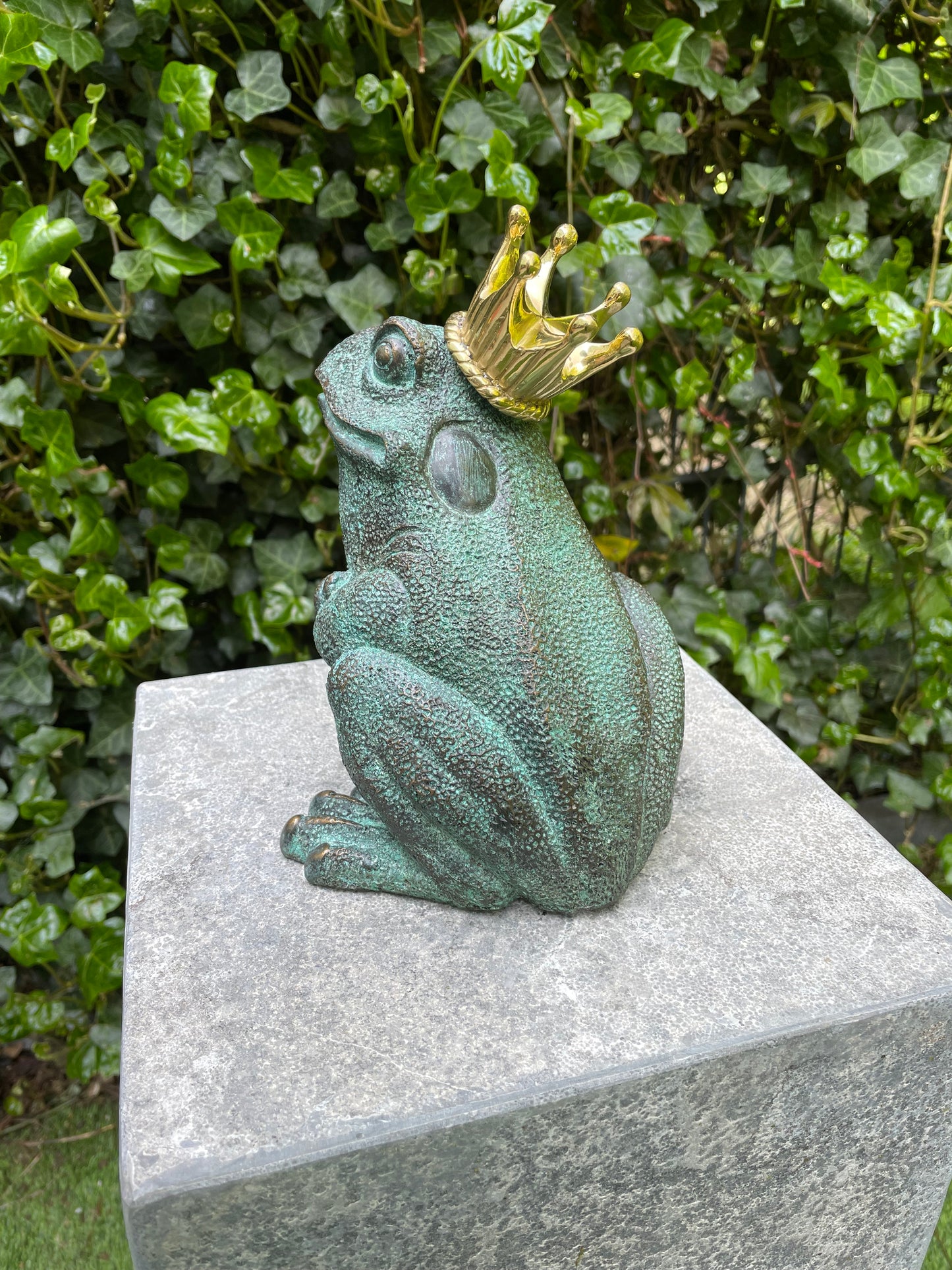 Bronze King Frog - Fountain - Garden Statue - Pond - Garden Decoration