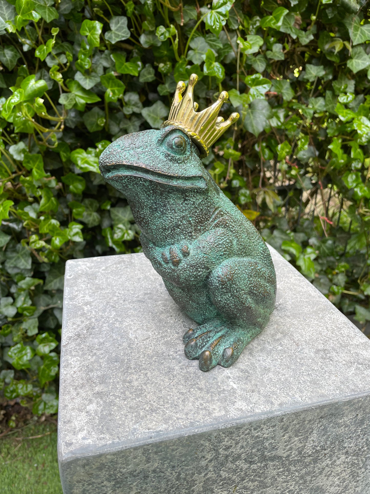 Bronze King Frog - Fountain - Garden Statue - Pond - Garden Decoration