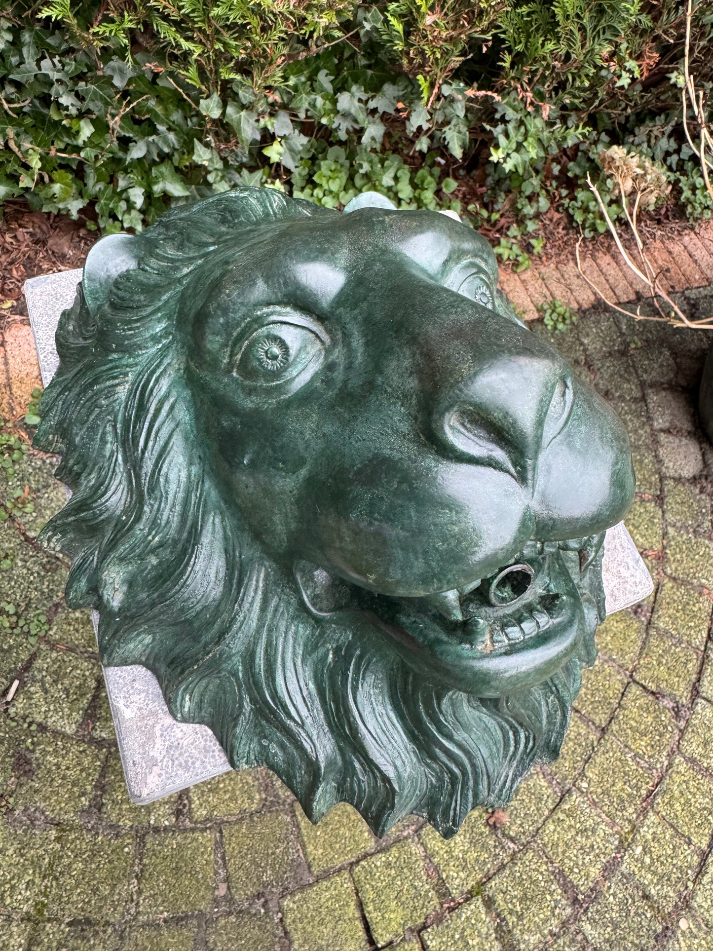 Bronze Lion Head Fountain