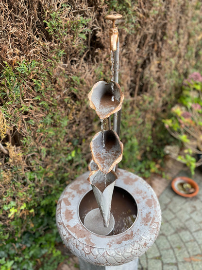 Fountain, metal flower, including pump