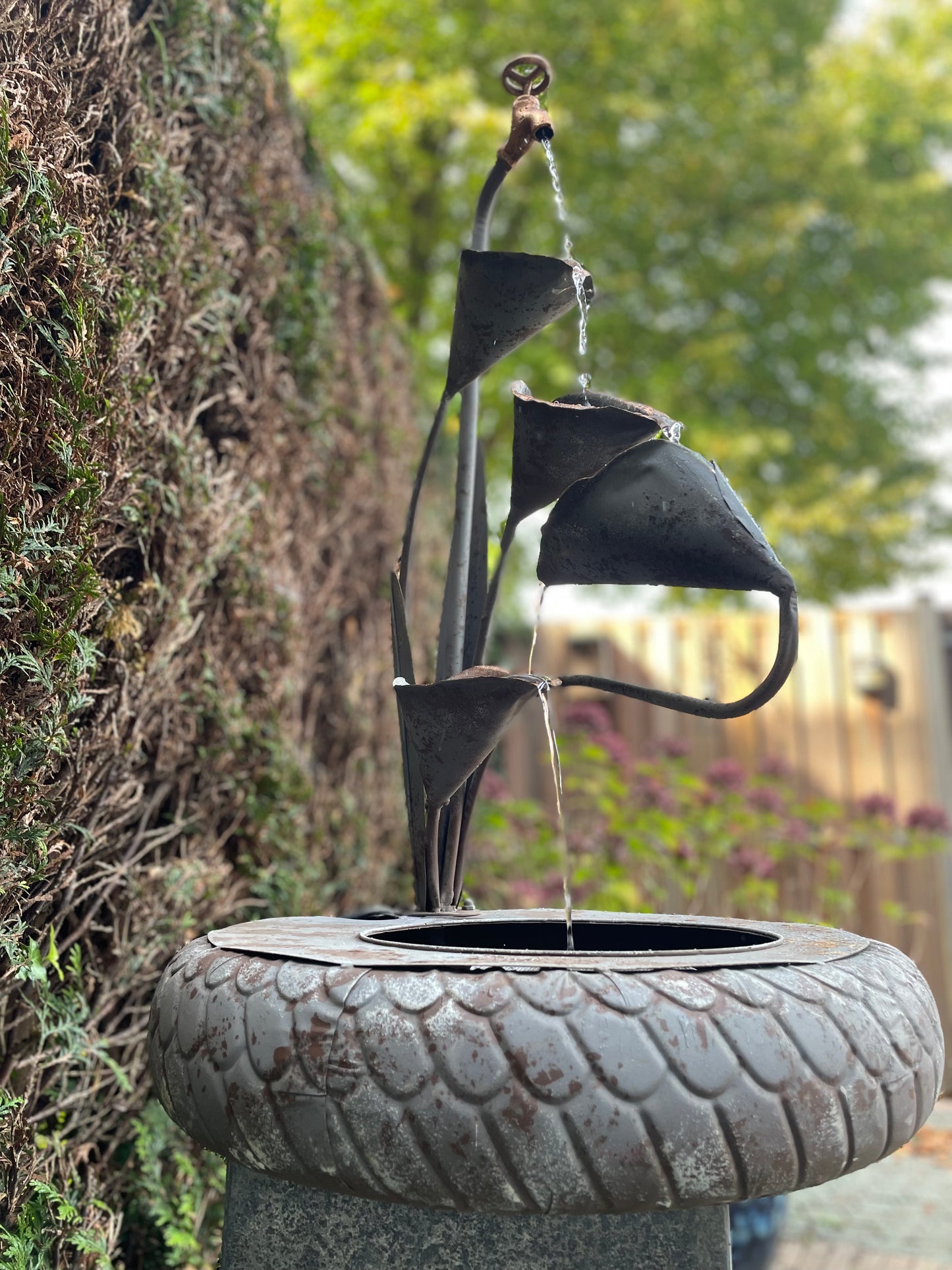 Fountain, metal flower, including pump