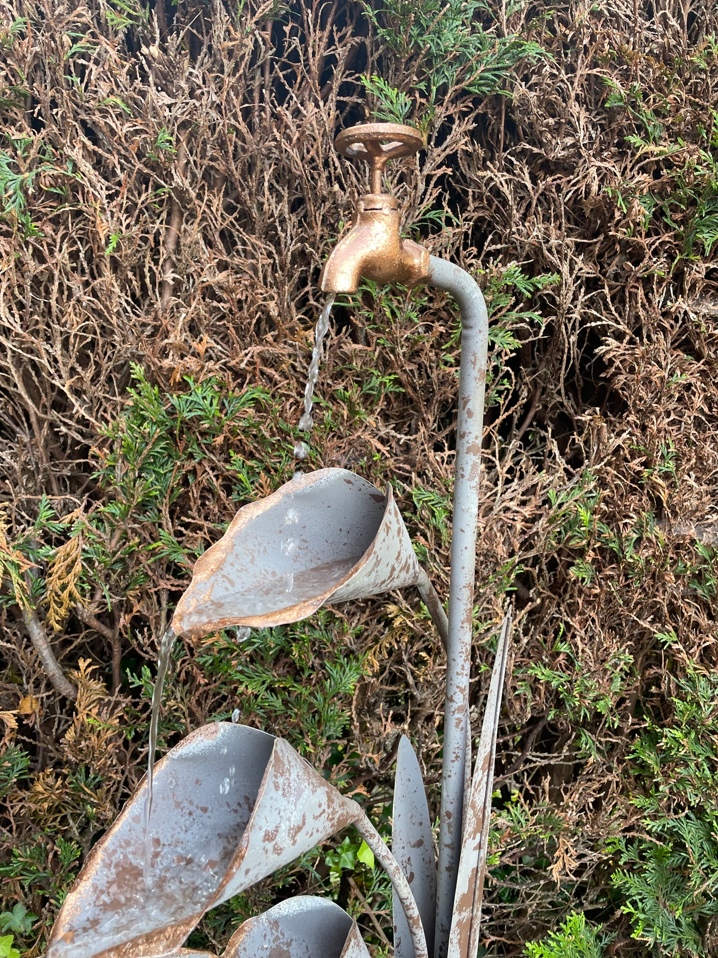 Fountain, metal flower, including pump